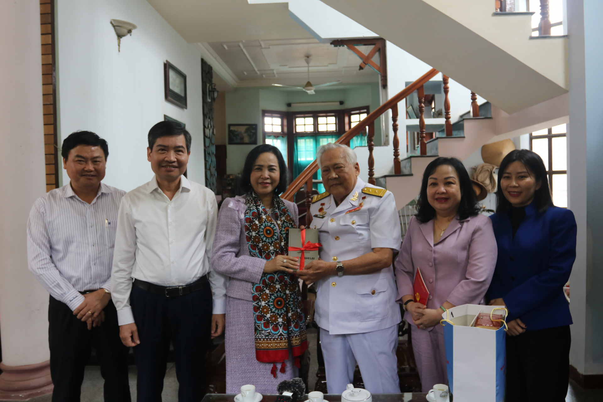 Phó Chủ tịch Quốc hội Nguyễn Thị Thanh thăm Anh hùng lực lượng vũ trang nhân dân Hồ Đắc Thạnh