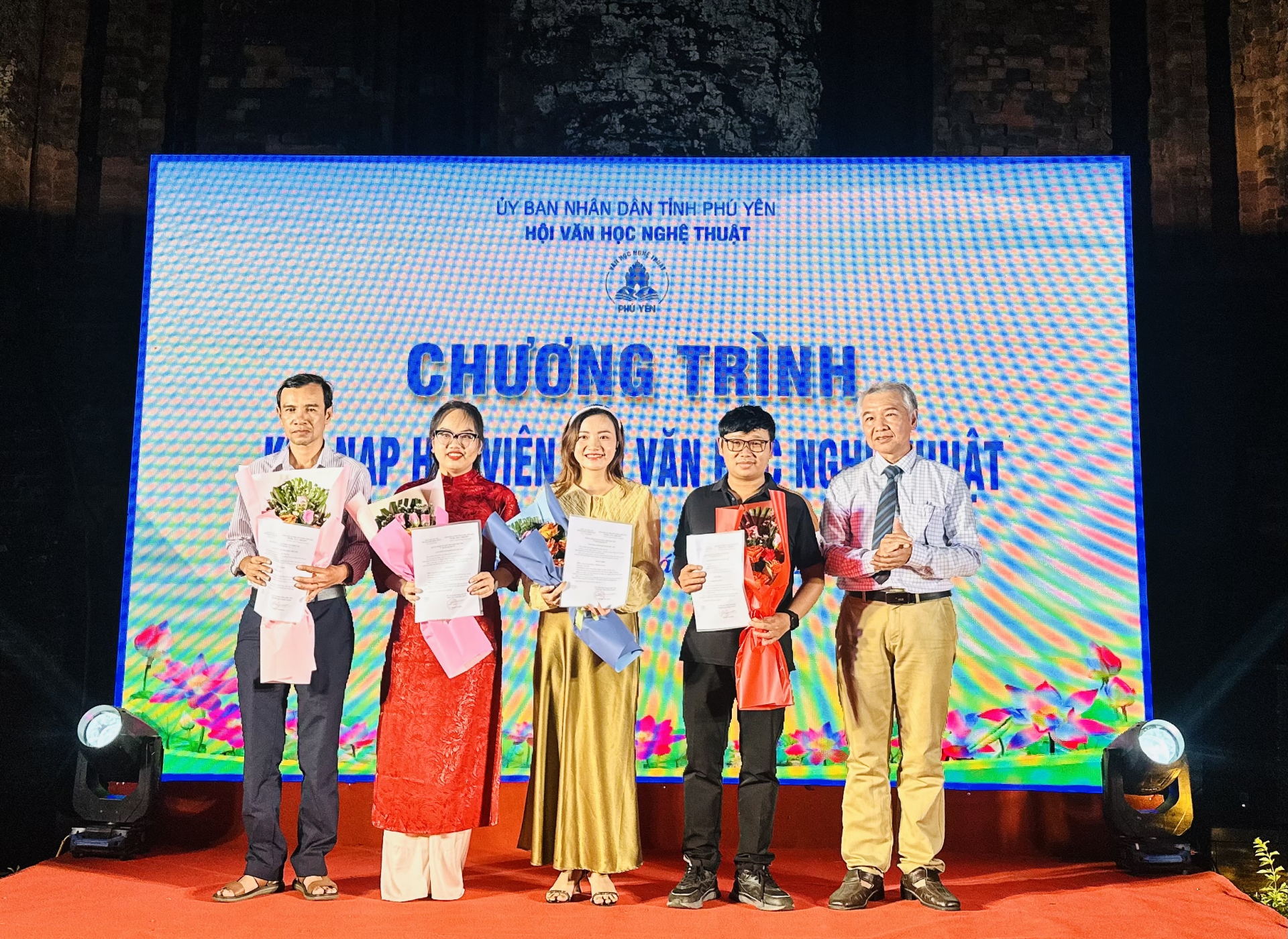 Công bố tác phẩm văn học nghệ thuật, chủ đề “Chung một cơ đồ Việt Nam”