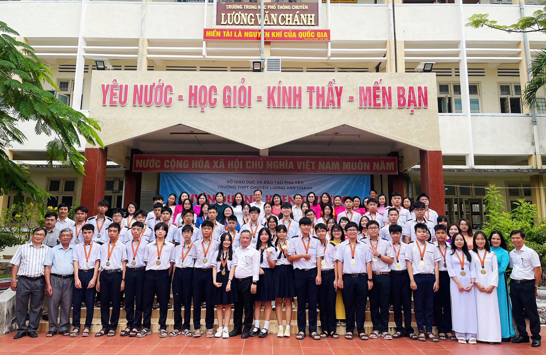 Tuyên dương, khen thưởng 54 học sinh tham gia kỳ thi Olympic truyền thống 30/4