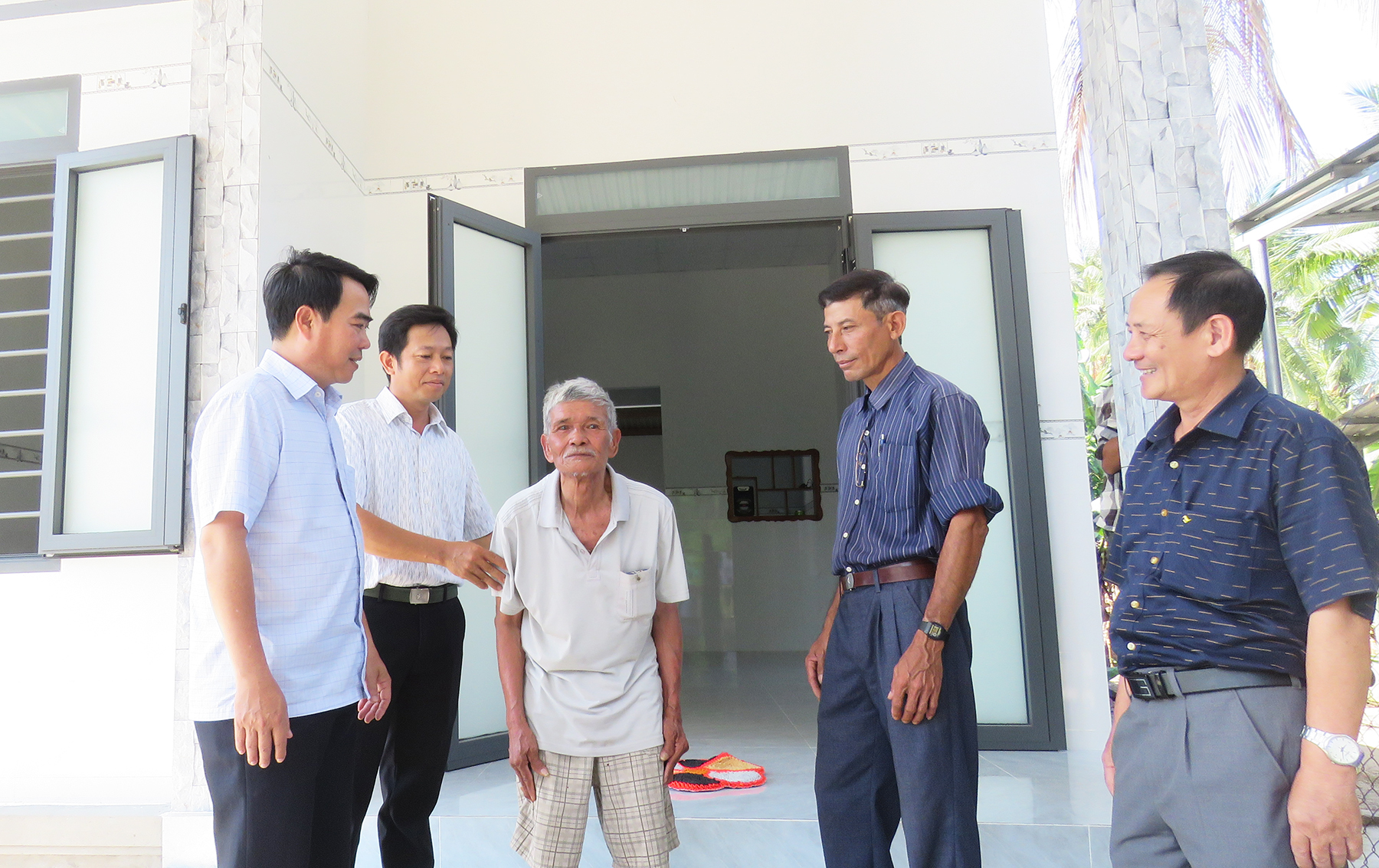 Khởi công xây dựng hơn 1.500 nhà cho hộ nghèo, cận nghèo