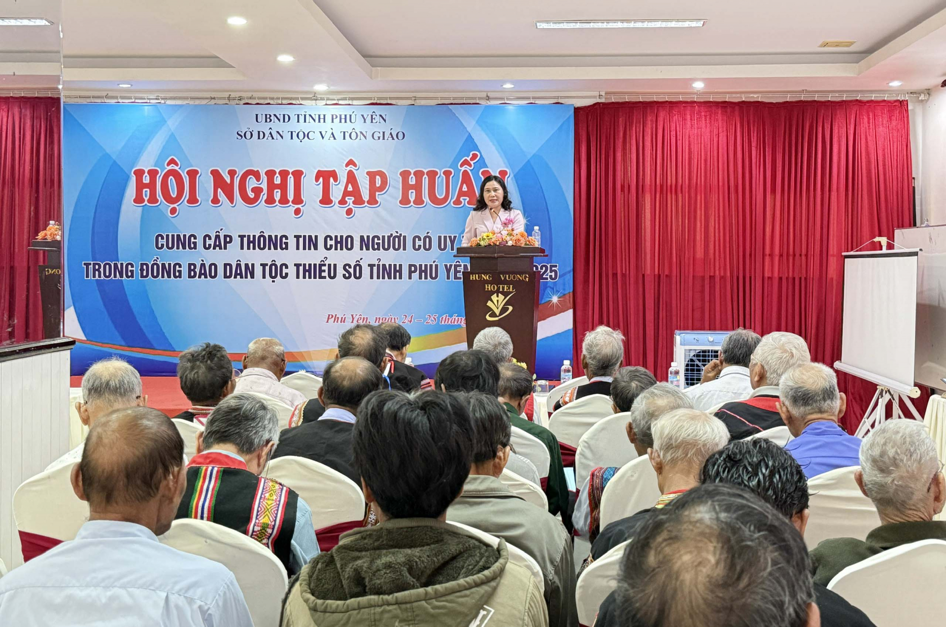 Cung cấp thông tin cho 96 người có uy tín