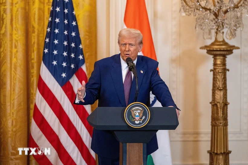 Tổng thống Donald Trump tạm dừng thuế đối ứng với hơn 75 quốc gia trong 90 ngày