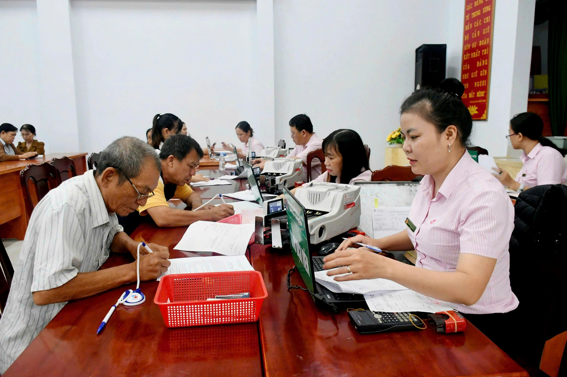 Phát huy vai trò “bà đỡ” cho người khó khăn