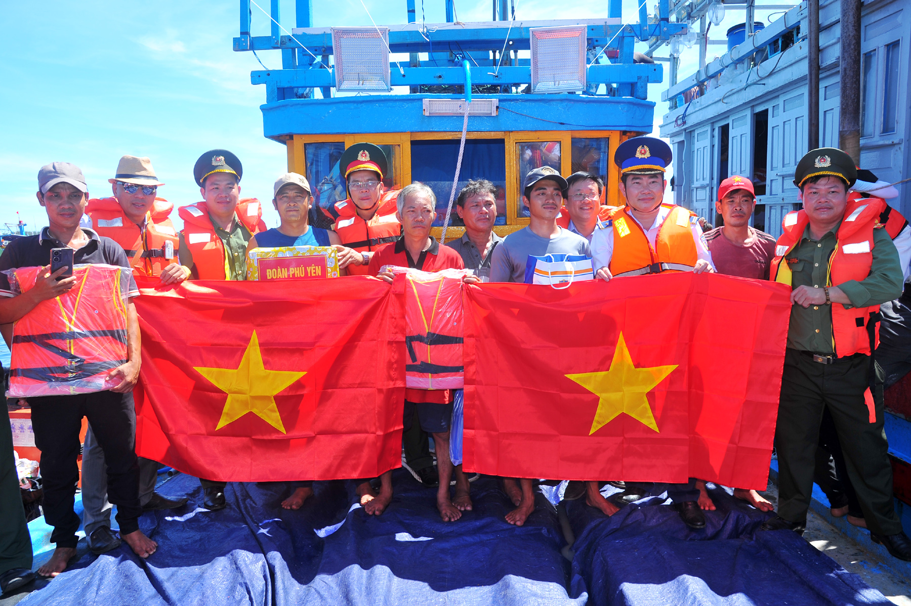 Cảnh sát biển tham gia chống khai thác IUU