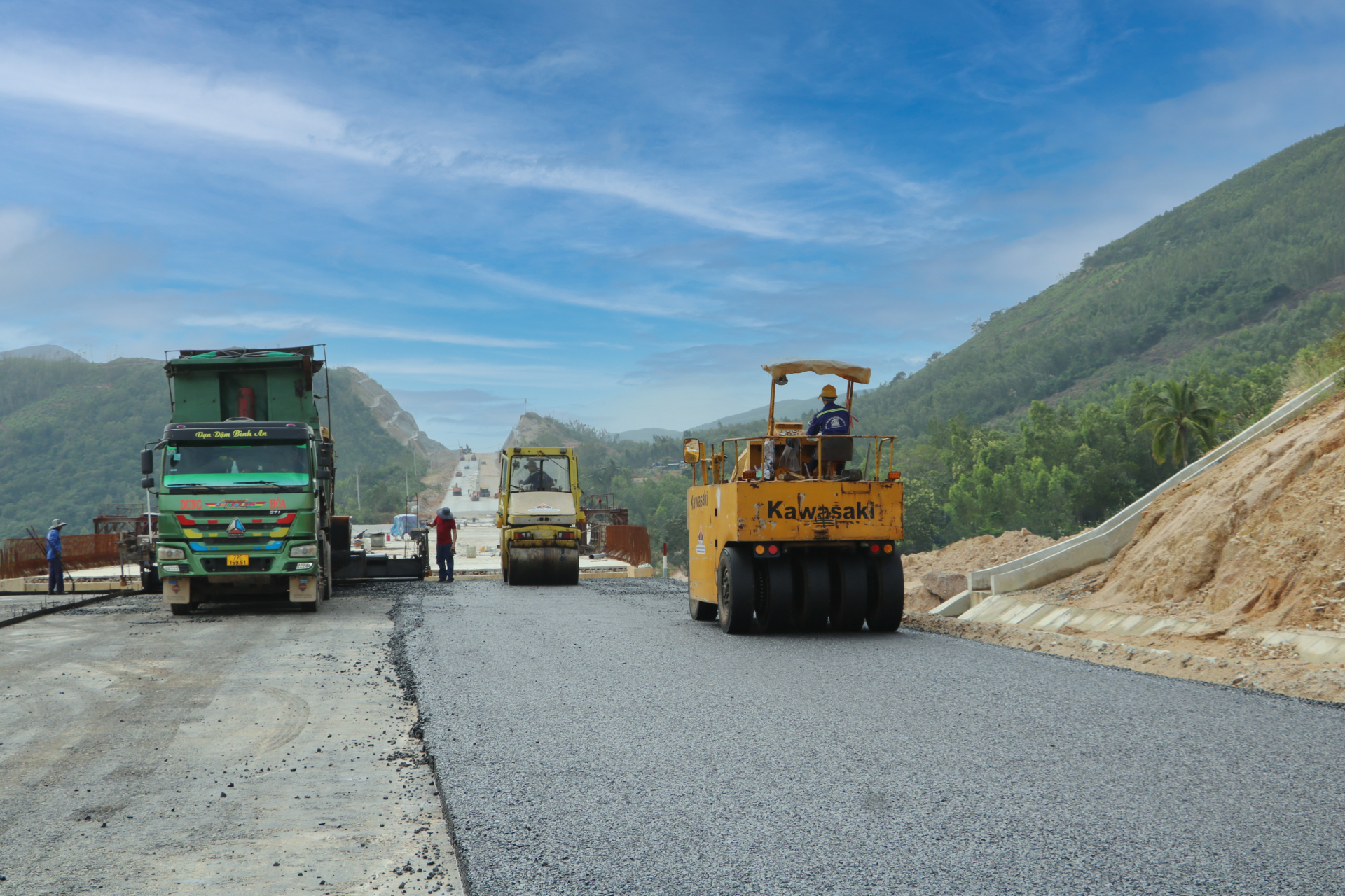 Quyết liệt, thần tốc để hoàn thành các dự án giao thông trọng điểm