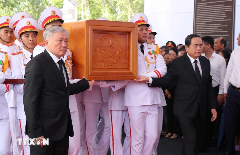 Lễ an táng nguyên Chủ tịch nước Trần Đức Lương tại quê nhà Quảng Ngãi