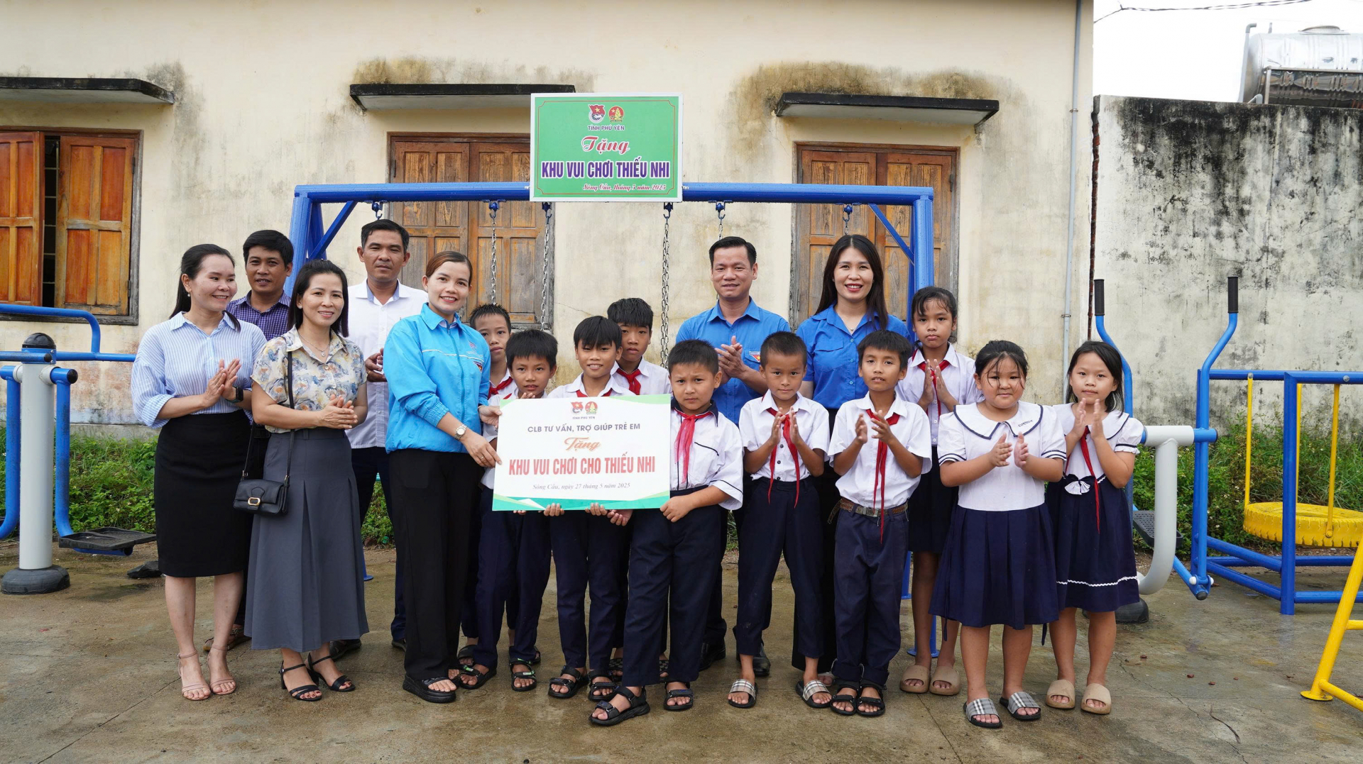 Bàn giao công trình “Khu vui chơi thiếu nhi” cho xã Xuân Thọ 1