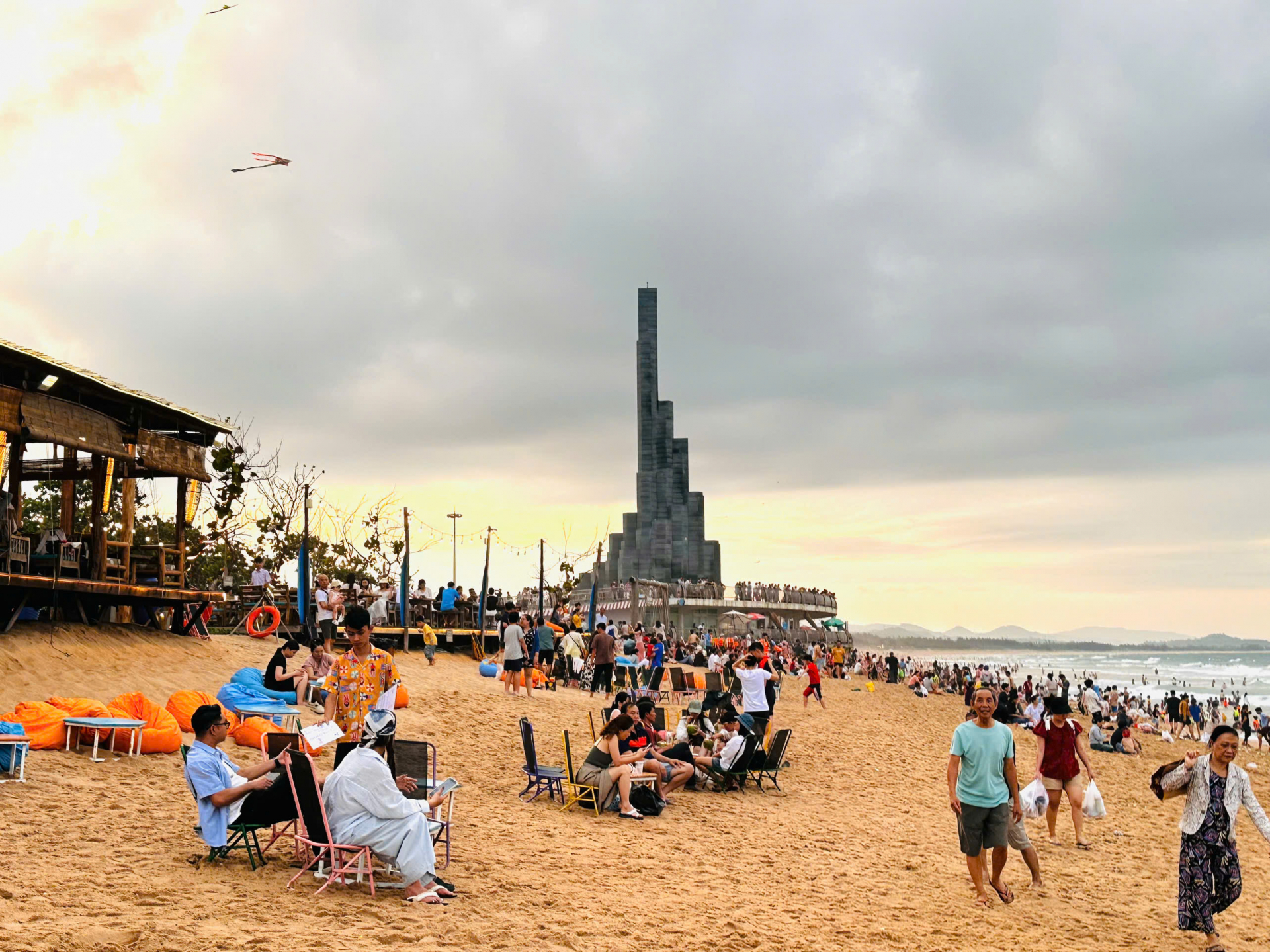 Du khách Tây Nguyên đổ về Phú Yên “giải nhiệt” dịp lễ 30/4 và 1/5