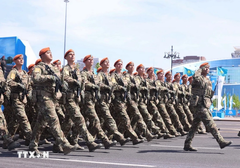 Kazakhstan duyệt binh tái hiện ký ức hào hùng về chiến thắng phátxít