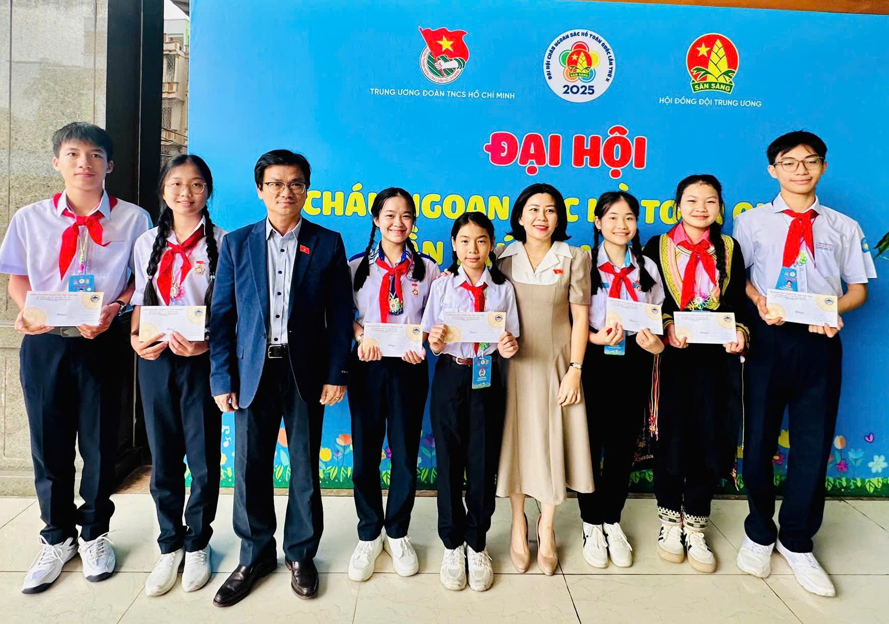 Đoàn ĐBQH tỉnh gặp mặt đại biểu thiếu nhi tiêu biểu dự Đại hội Cháu ngoan Bác Hồ toàn quốc