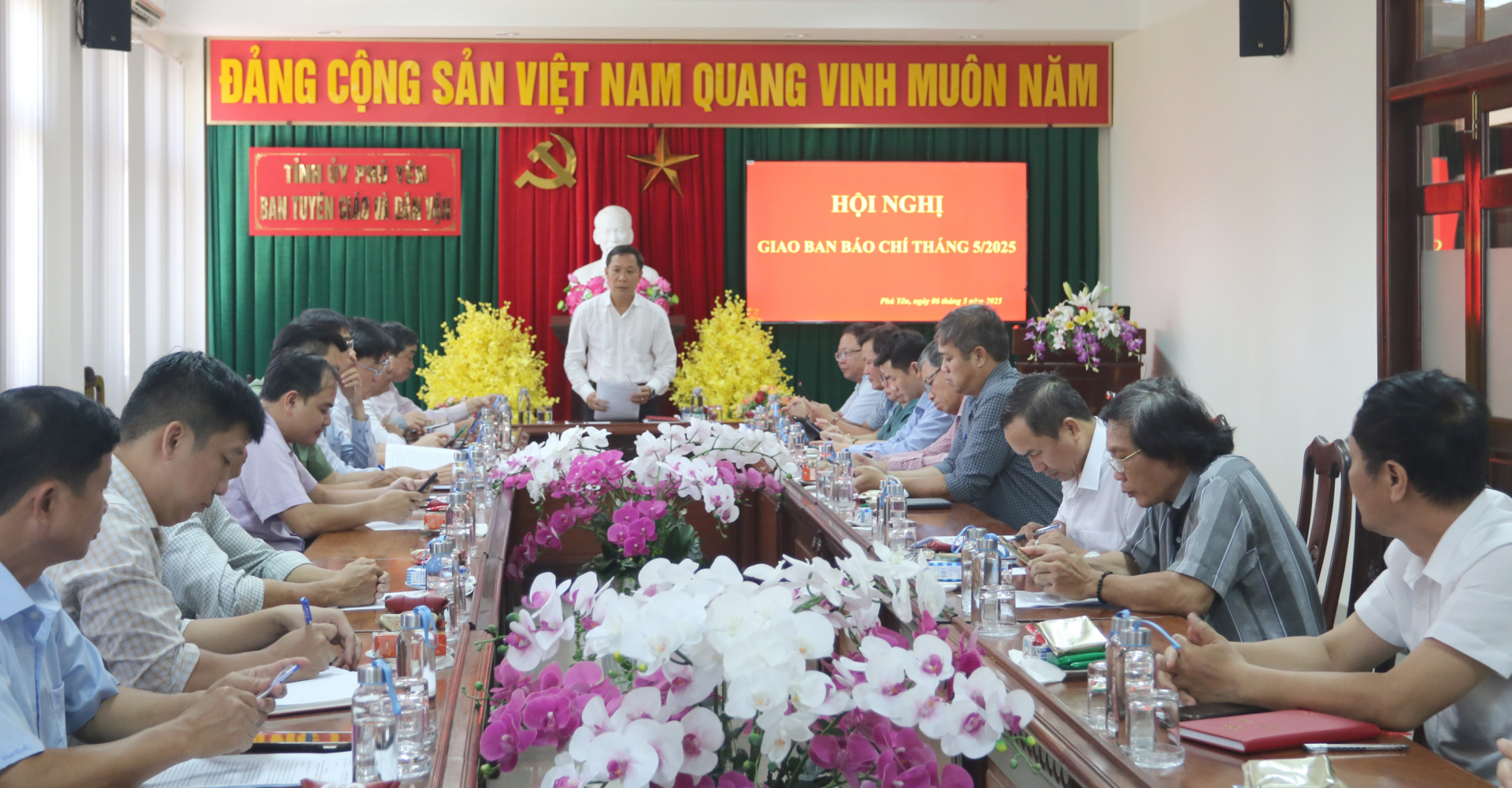 Tuyên truyền nỗ lực để đạt tăng trưởng 8% trở lên