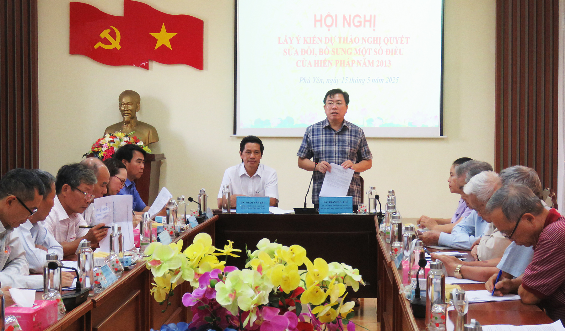 Lấy ý kiến dự thảo Nghị quyết sửa đổi, bổ sung một số điều của Hiến pháp năm 2013