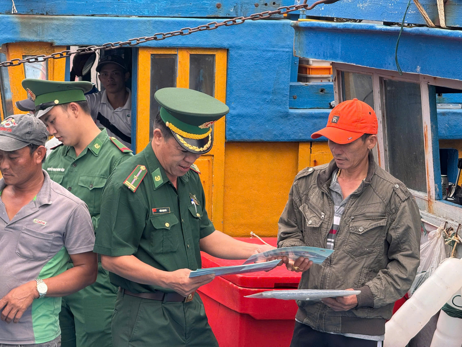 Điểm tựa vững chắc cho ngư dân vươn khơi, bám biển
