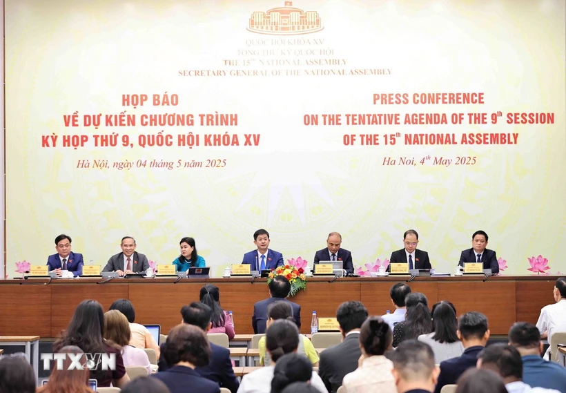 Xem xét sửa đổi, bổ sung một số điều của Hiến pháp và sáp nhập tỉnh tại kỳ họp