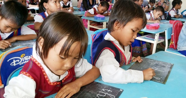 Quy định mới của Chính phủ về phát hành sách giáo khoa dạy học tiếng dân tộc thiểu số