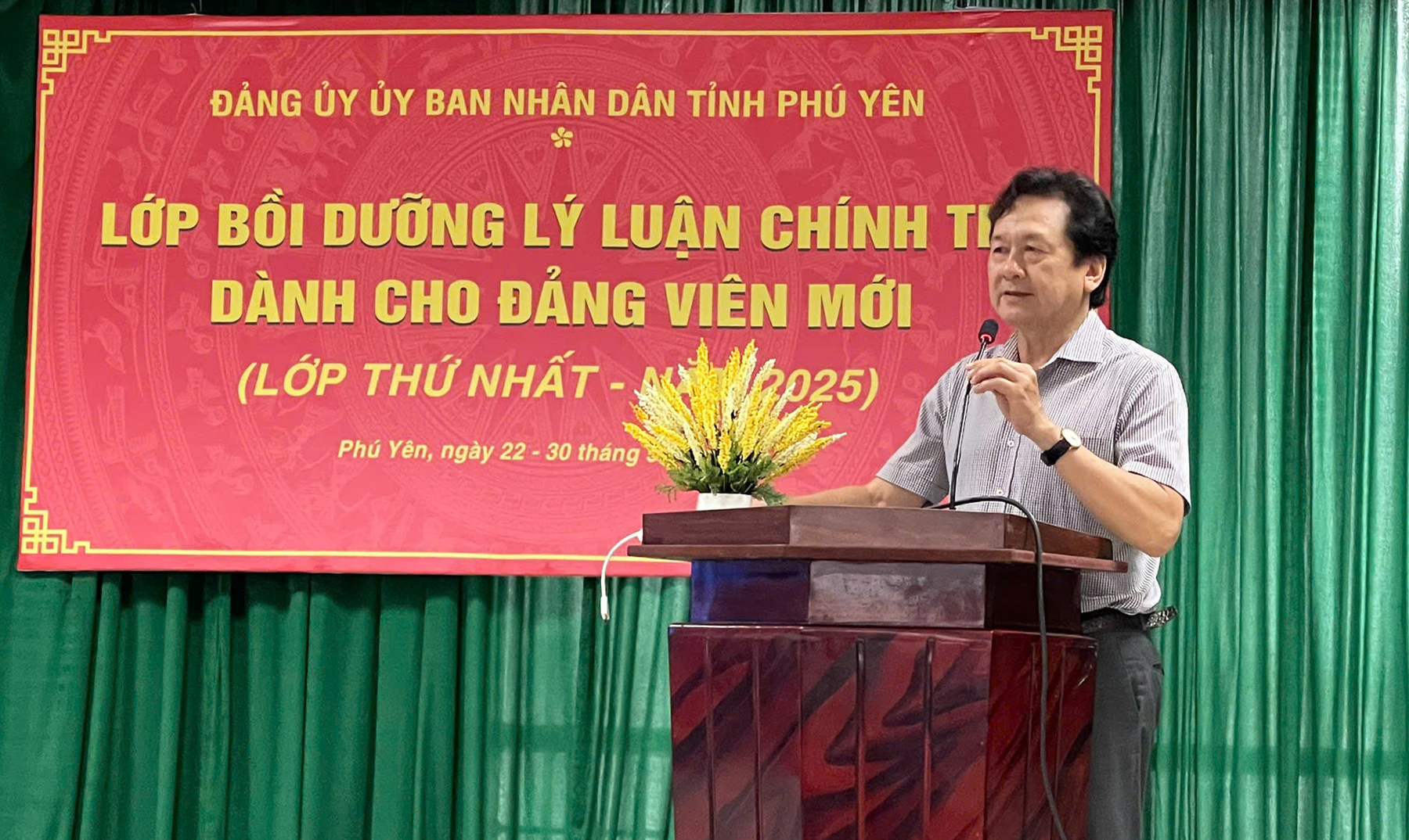 Bồi dưỡng lý luận chính trị cho 50 đảng viên mới