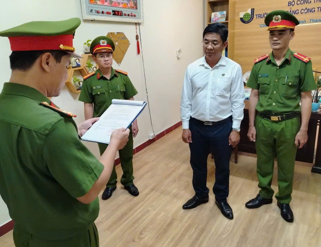 Bắt tạm giam Hiệu trưởng Trường cao đẳng Công Thương Miền Trung