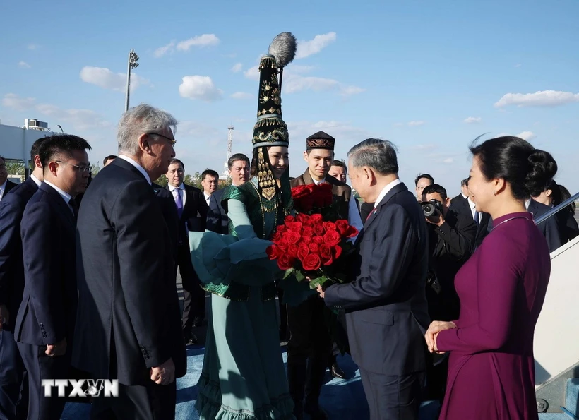 Tổng Bí thư Tô Lâm gặp gỡ cán bộ Đại sứ quán và cộng đồng người Việt Nam