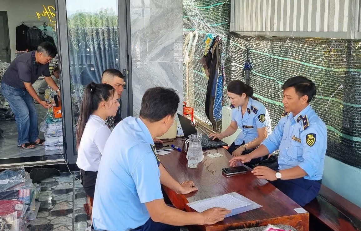 Bán hàng livesteam, bị phạt 16 triệu đồng, tịch thu hàng hóa hơn 21 triệu đồng