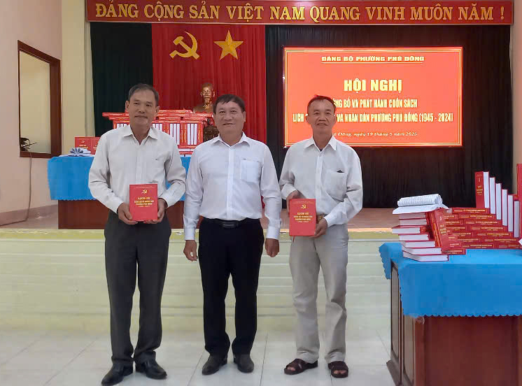 Công bố, phát hành sách Lịch sử Đảng bộ và Nhân dân phường Phú Đông (1945-2024)