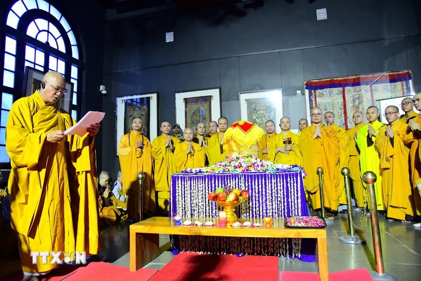 Lễ cung đón xá lợi Đức Phật Thích Ca Mâu Ni tại sân bay Tân Sơn Nhất