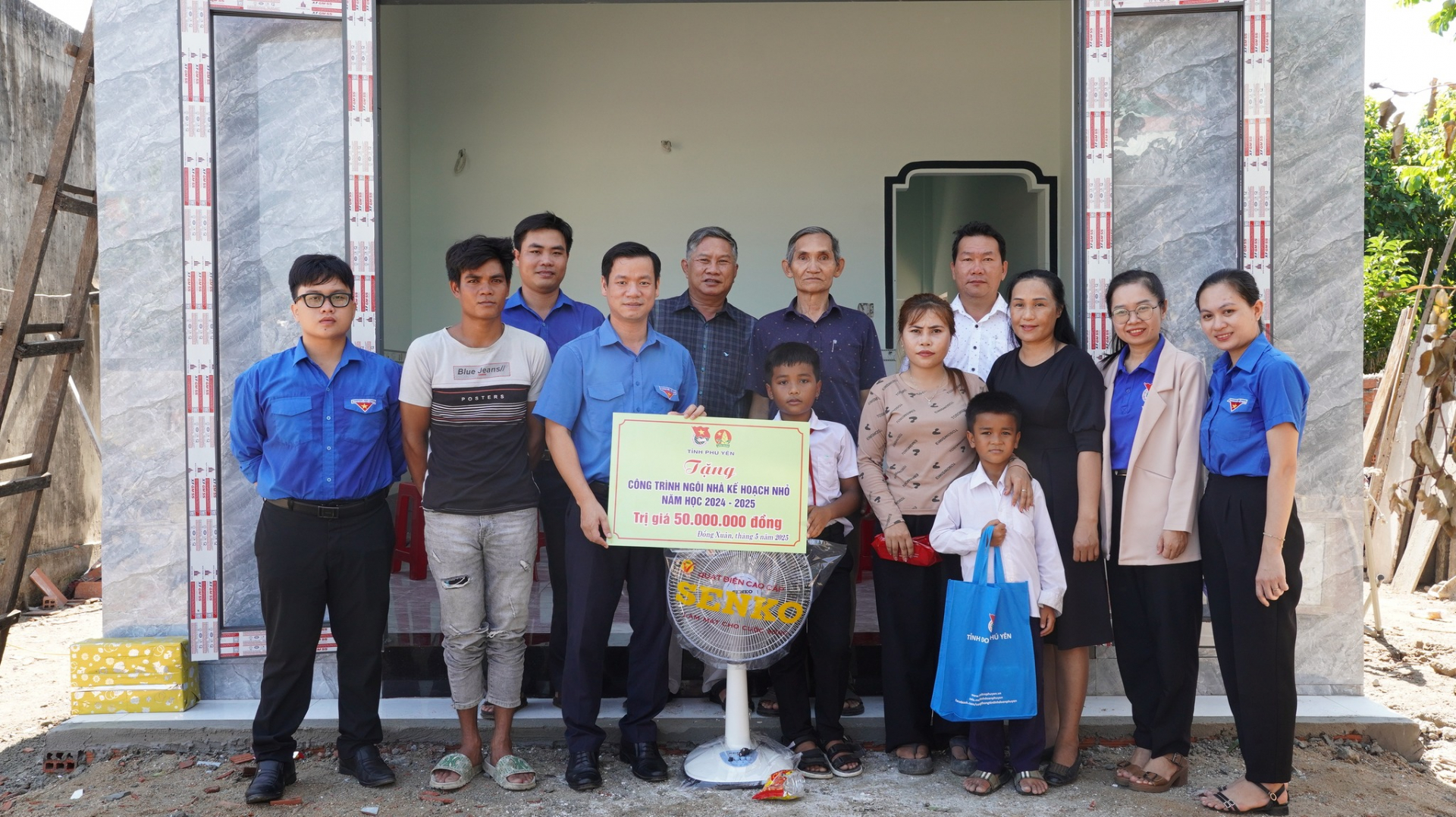 Bàn giao Ngôi nhà Kế hoạch nhỏ tại huyện Đồng Xuân