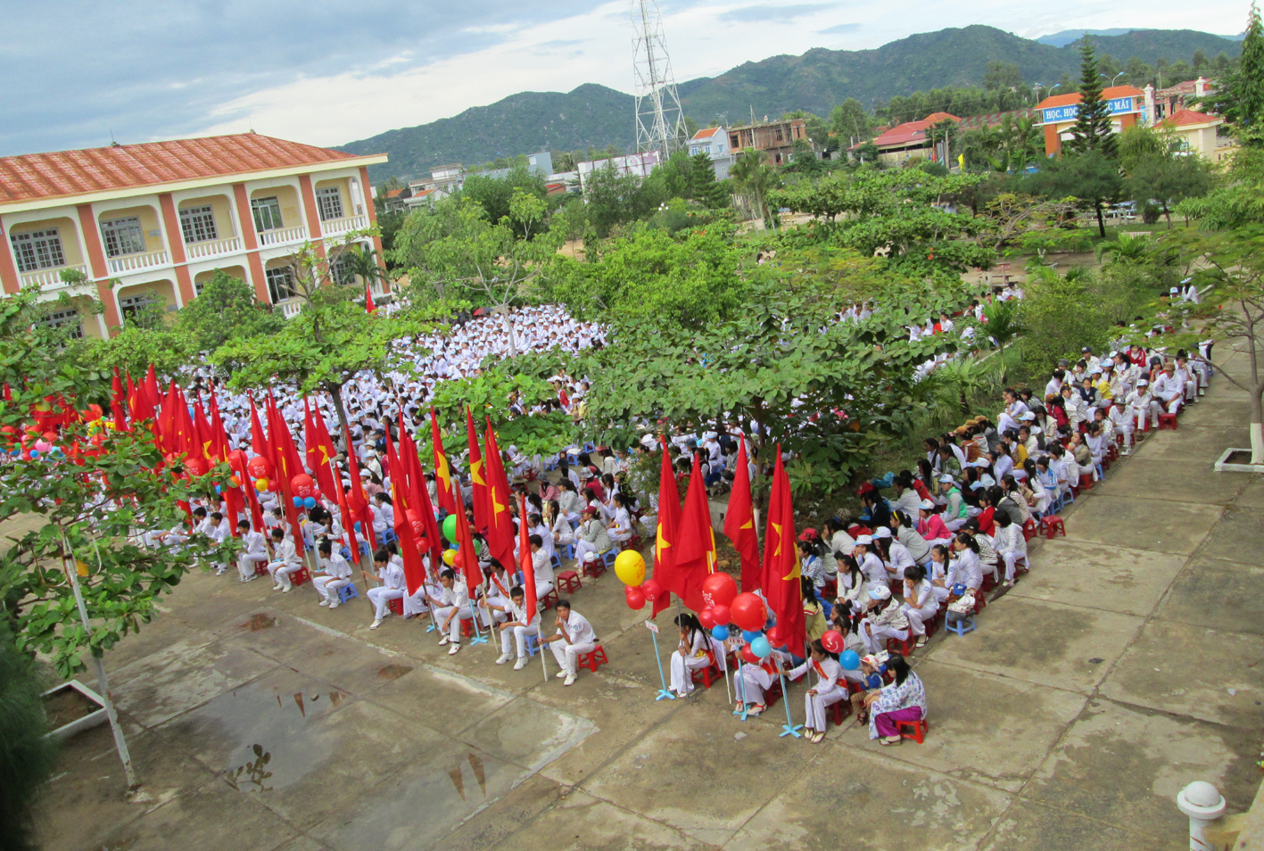 Em có về thăm trường cũ