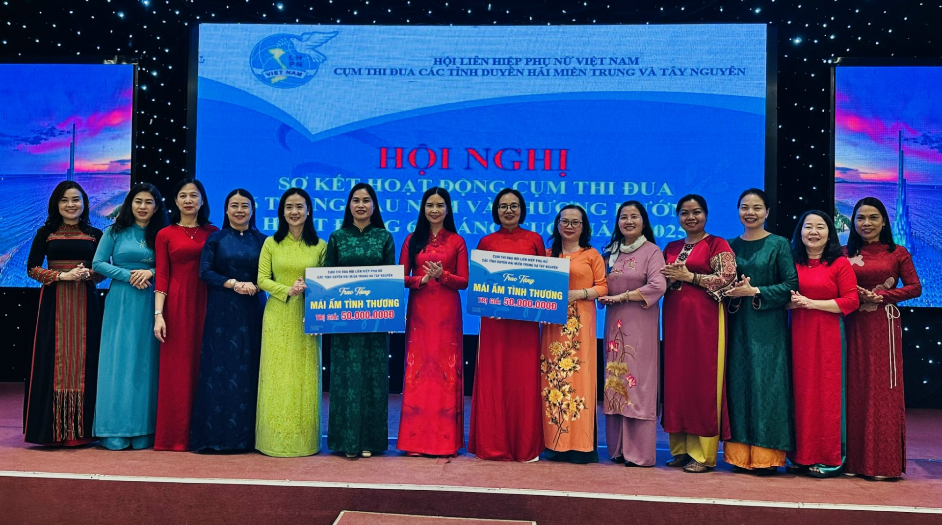 Phát huy vai trò phụ nữ xây dựng Đảng, hệ thống chính trị vững mạnh