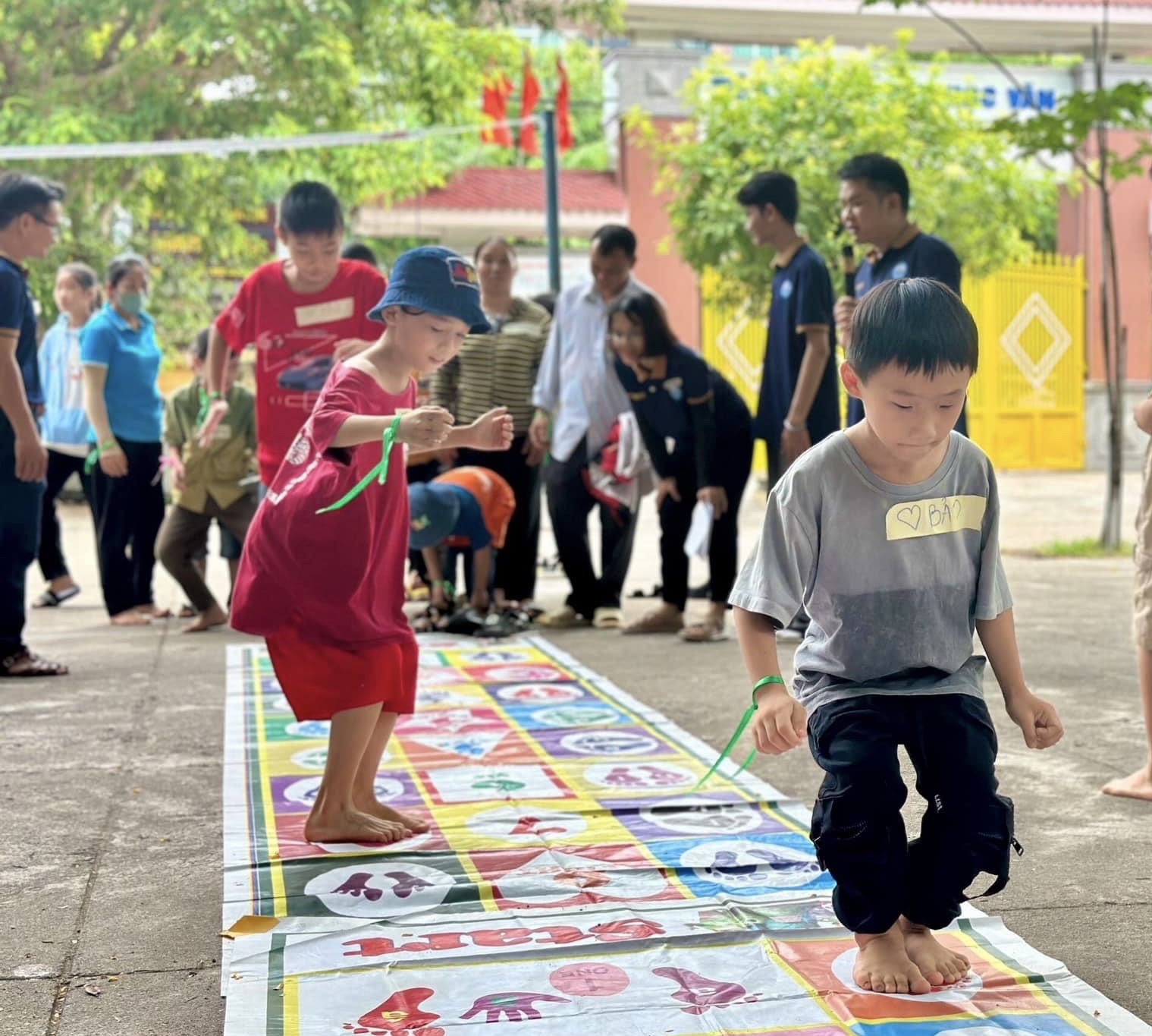 Chăm lo cho trẻ em có hoàn cảnh khó khăn