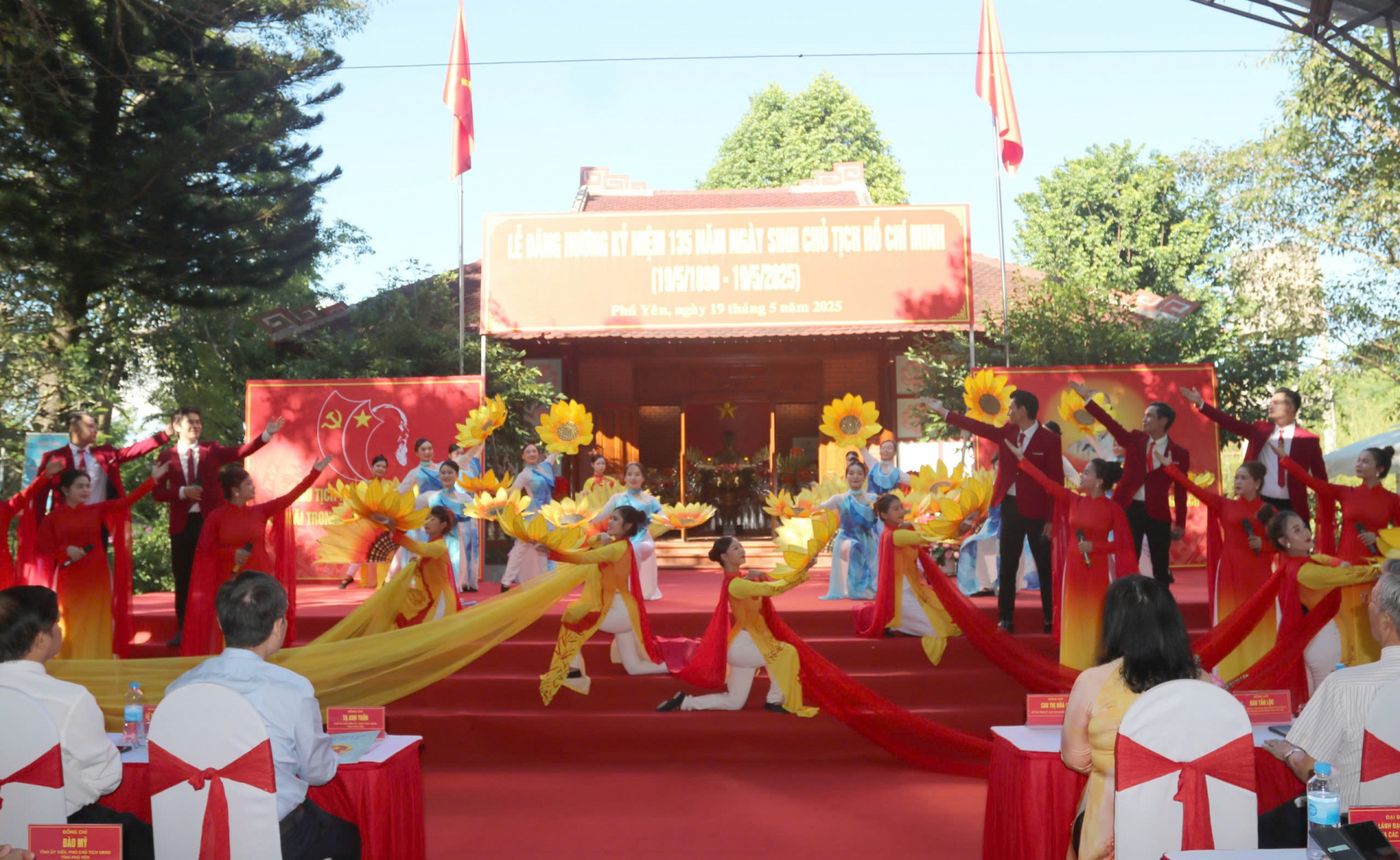 Học tập và làm theo tư tưởng, đạo đức, phong cách Hồ Chí Minh bằng những hành động thiết thực và cụ thể (*)