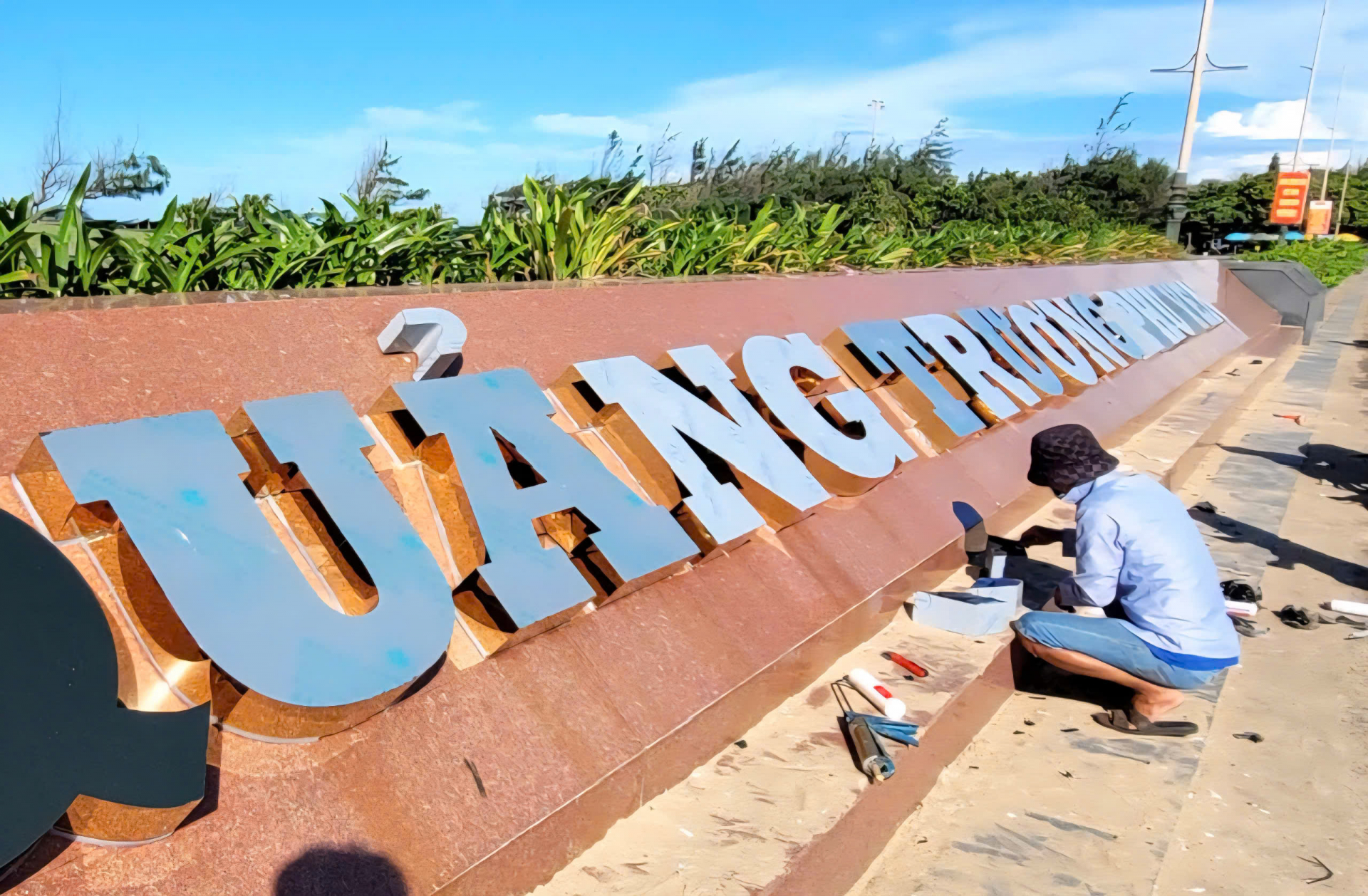 Gắn biển công trình mang tên Phú Yên