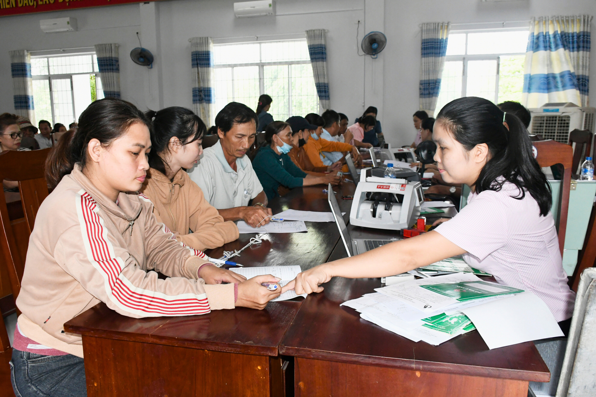 Bố trí điểm giao dịch xã thuận lợi nhất cho người dân sau sắp xếp