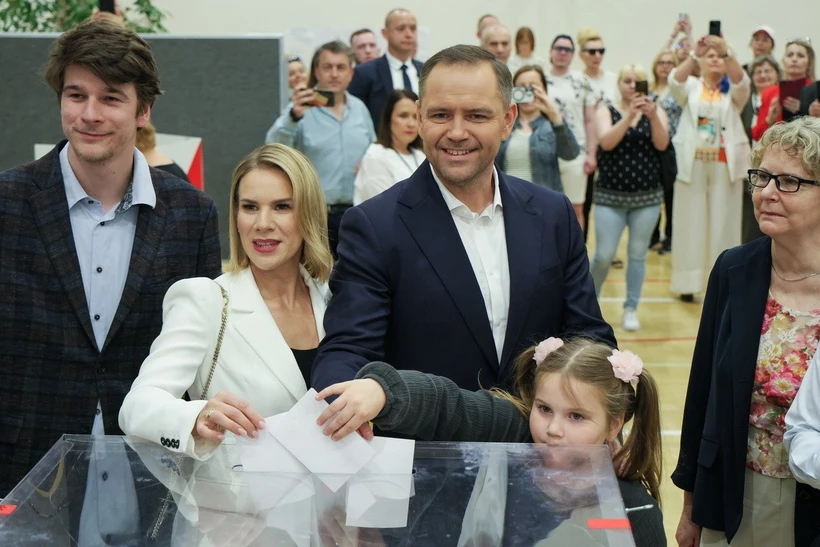 Nhà sử học Karol Nawrock đắc cử Tổng thống Ba Lan