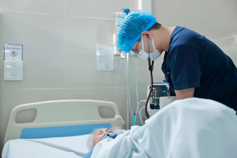 Bộ Y tế: Tăng cường sản xuất, nhập khẩu thuốc phòng, chống COVID-19