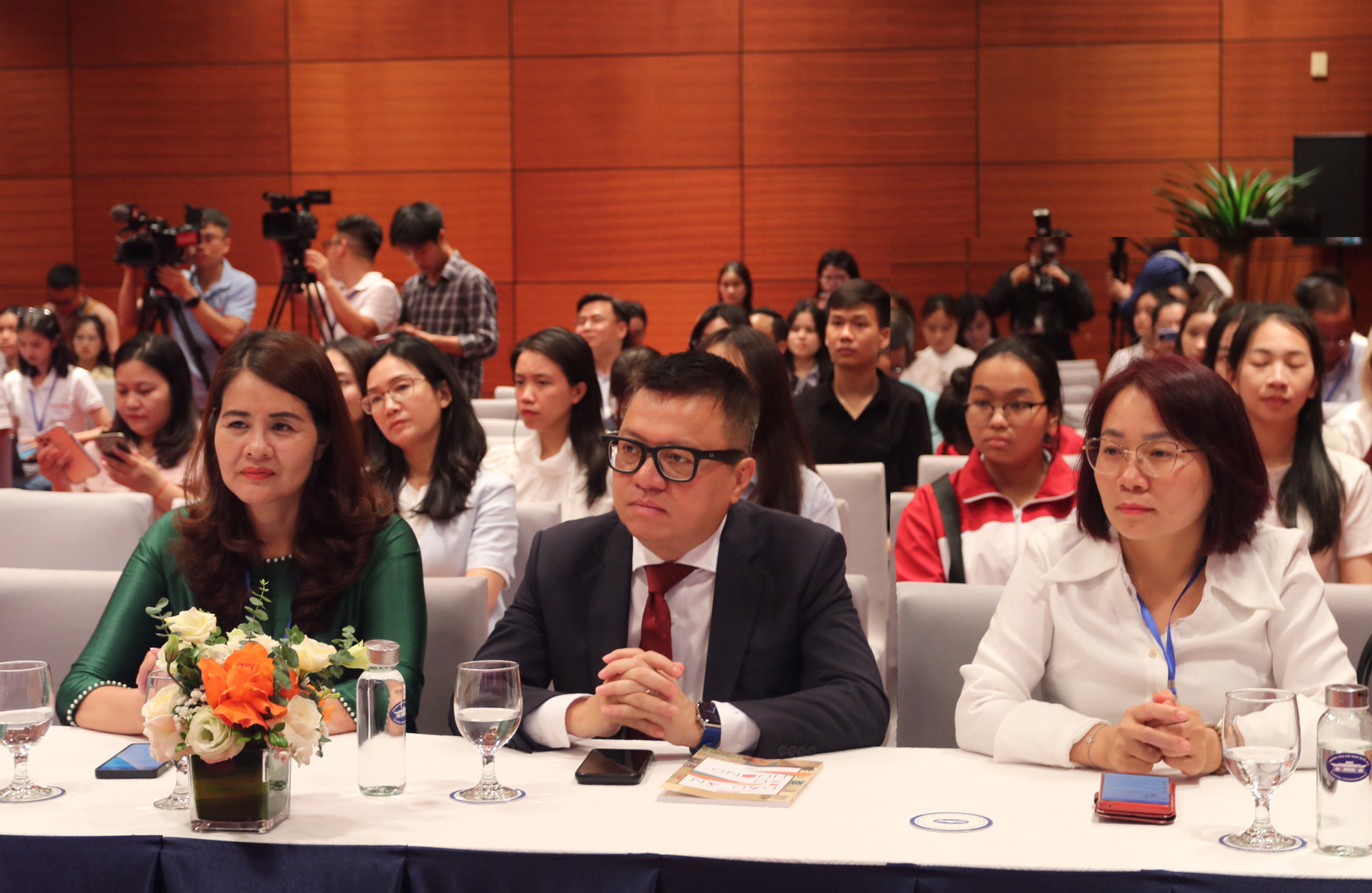 Bàn thảo những vấn đề quan trọng của báo chí trong kỷ nguyên mới