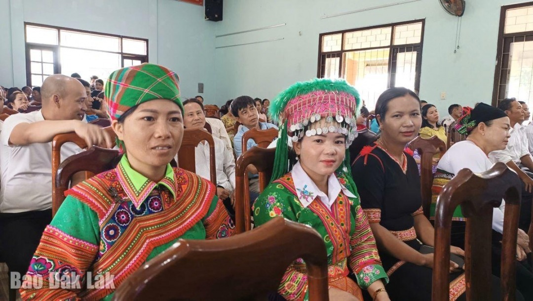 Người dân vùng căn cứ phấn khởi chào đón đơn vị hành chính mới