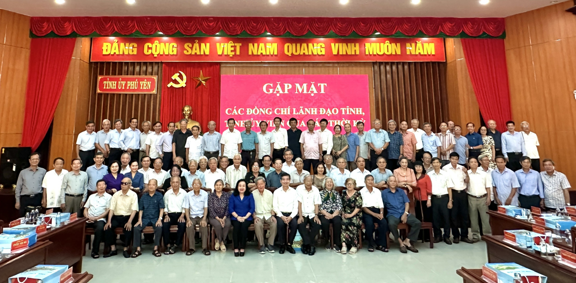 Ban Thường vụ Tỉnh ủy gặp mặt các đồng chí lãnh đạo tỉnh, tỉnh ủy viên qua các thời kỳ