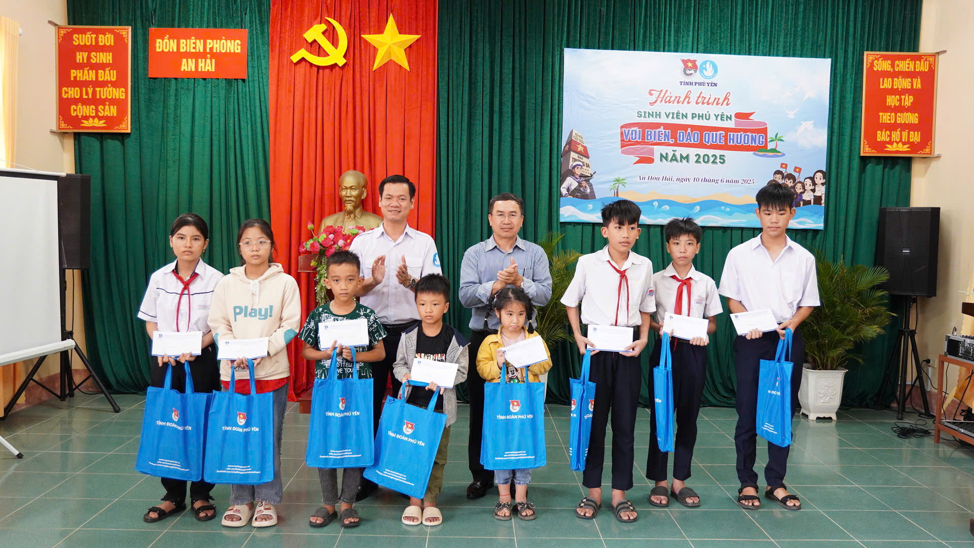 Tổ chức Hành trình sinh viên Phú Yên với biển đảo quê hương năm 2025