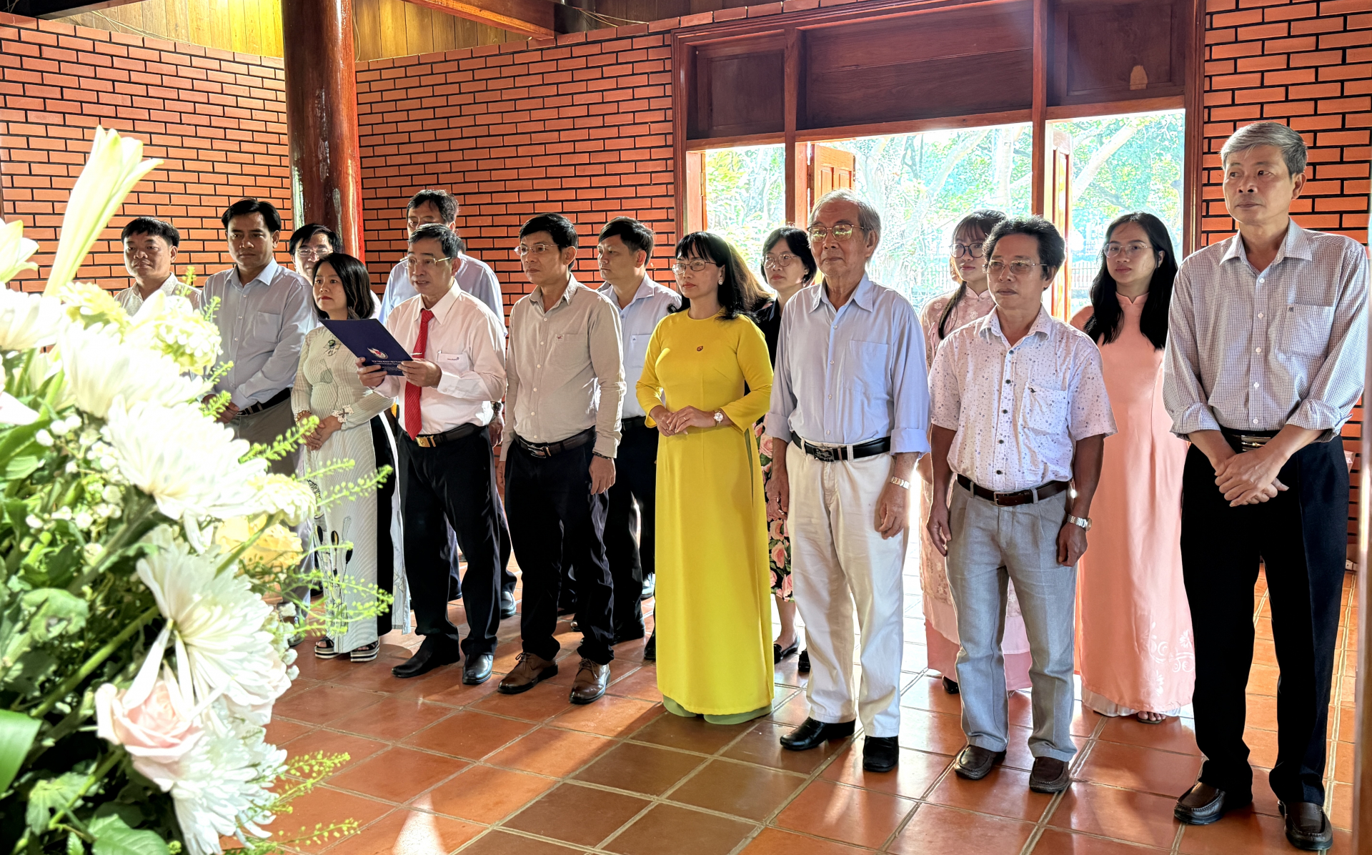 Dâng hương Nhà thờ Bác Hồ nhân kỷ niệm 100 năm Ngày Báo chí cách mạng Việt Nam