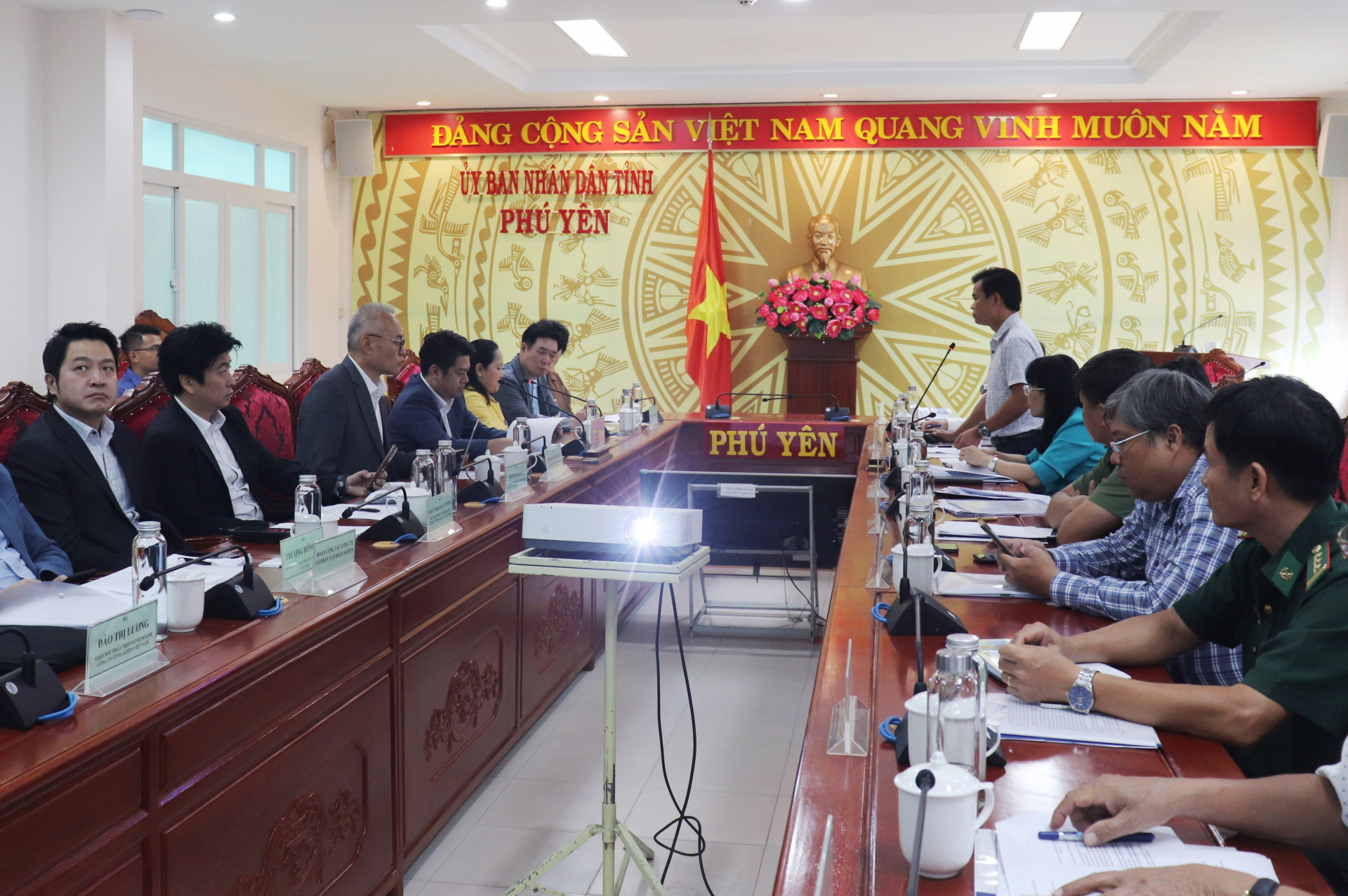 Tập đoàn Sapien (Hàn Quốc) đề xuất đầu tư vùng nuôi tôm hùm xuất khẩu tại Phú Yên