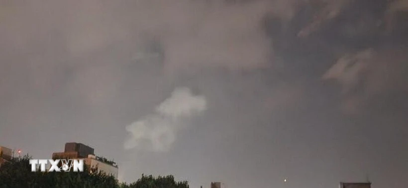 Israel tấn công phủ đầu nhằm vào Iran, Tehran tuyên bố chuẩn bị trả đũa mạnh mẽ