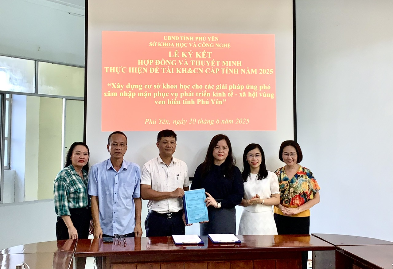 Ký kết hợp đồng thực hiện nhiệm vụ khoa học công nghệ cấp tỉnh năm 2025