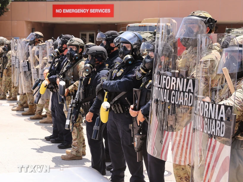 Mỹ bắt giữ 25 đối tượng vi phạm lệnh giới nghiêm tại Los Angeles