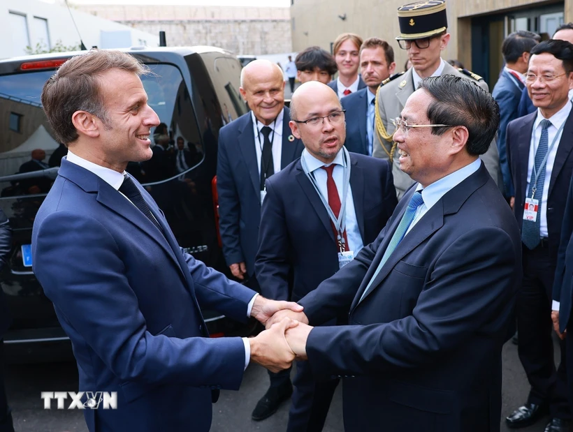 Thủ tướng Phạm Minh Chính hội kiến Tổng thống Pháp Emmanuel Macron