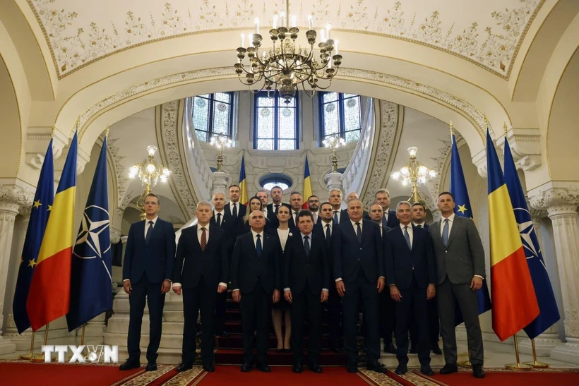 Chính phủ mới của Romania nhậm chức, chấm dứt giai đoạn bất ổn chính trị