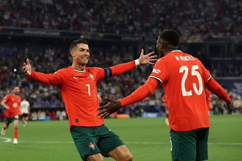 Nations League: Bồ Đào Nha vào chung kết, Ronaldo lập kỷ lục mới
