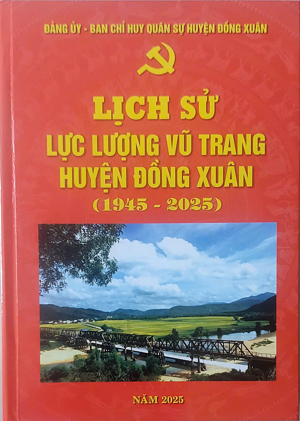 Xuất bản sách Lịch sử lực lượng vũ trang huyện Đồng Xuân (1945-2025)