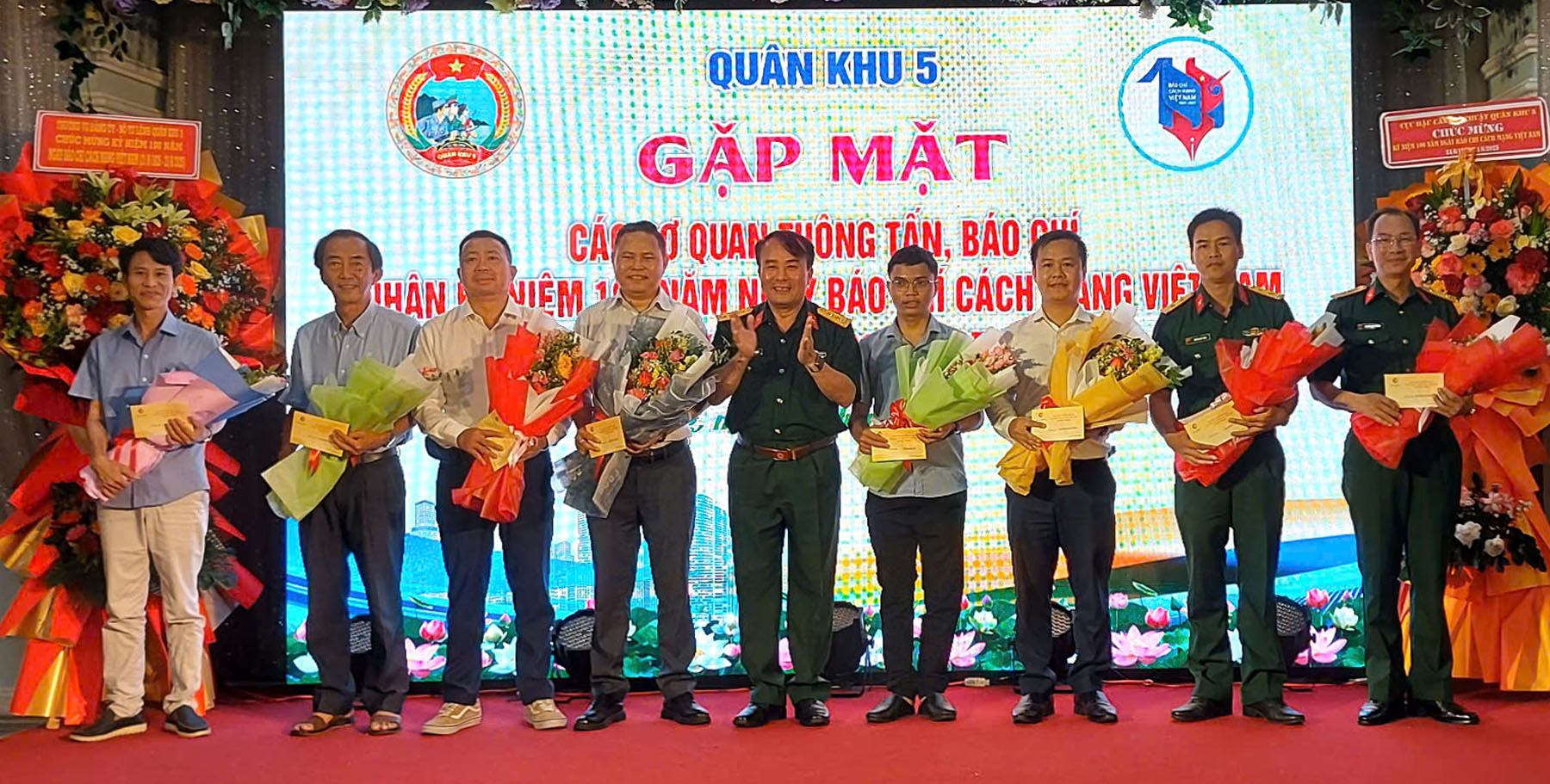 Quân khu 5 gặp mặt các cơ quan thông tấn, báo chí
