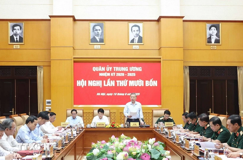 Tổng Bí thư: Sắp xếp tổ chức quân sự phù hợp với chính quyền địa phương hai cấp