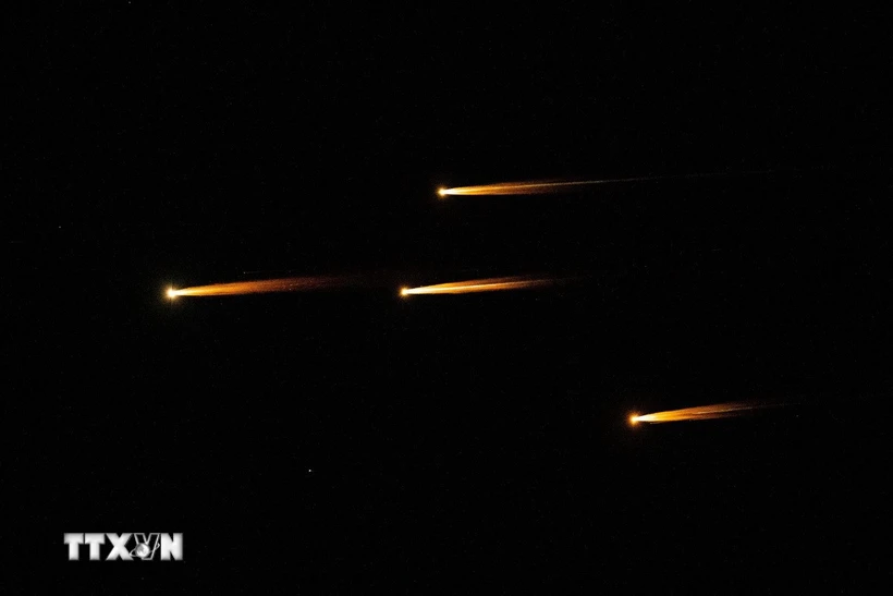 Iran mở đợt tấn công mới, phóng 30 tên lửa nhằm vào lãnh thổ Israel